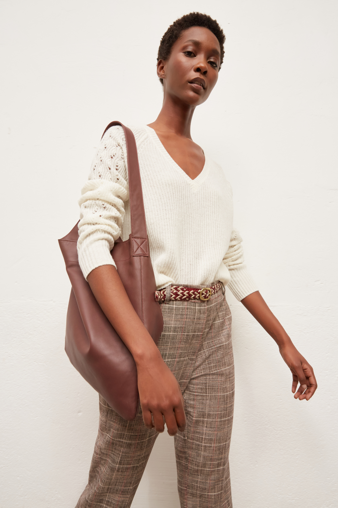 EMY - Pull V en laine et cachemire avec ajours Gerard Darel seconde main photo 6