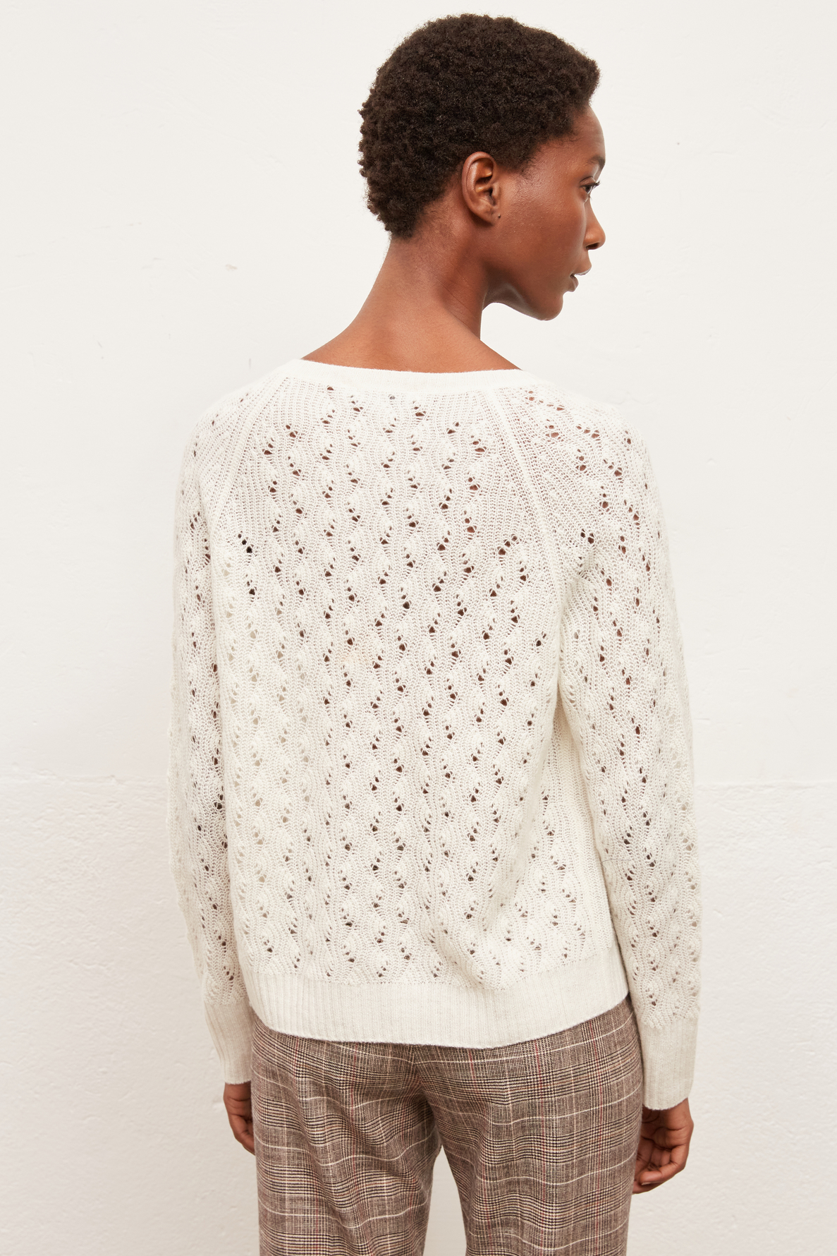 EMY - Pull V en laine et cachemire avec ajours Gerard Darel seconde main photo 5